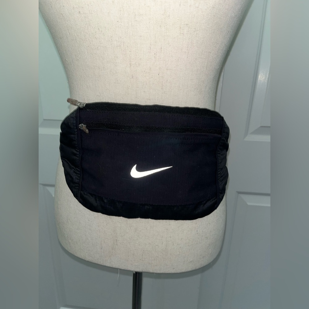 Women’s Nike fanny pack black